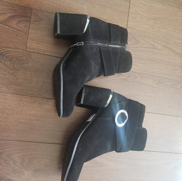 Valdini Renee Suede Bootie - Picture 6 of 12